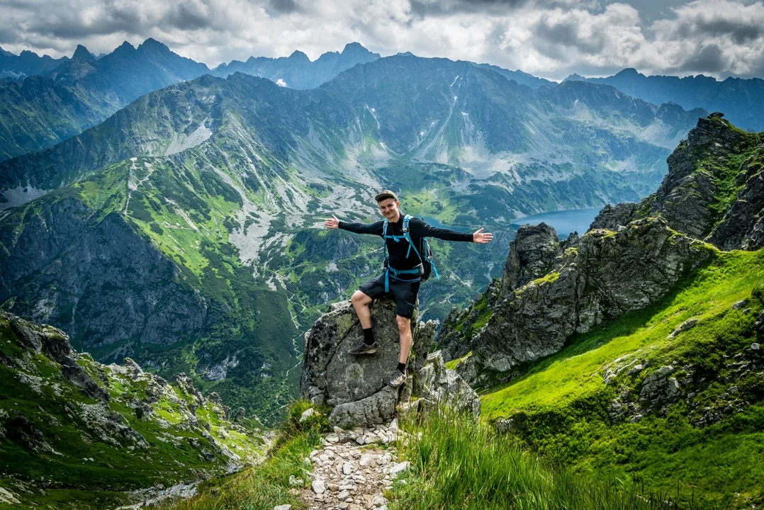 Z aparatem w ręku na górskich szlakach. Patryk Zimny i jego pasje - Zdjęcie główne
