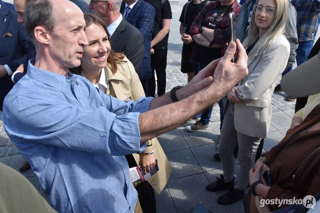 Lider Konfederacji Krzysztof Bosak w Gostyniu spotkał się z mieszkańcami