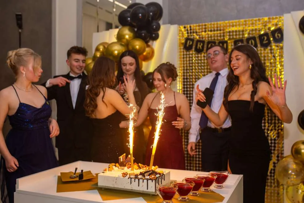 Studniówki 2026. Pierwsi bawili się maturzyści z Akademii Dobrej Edukacji [ZDJĘCIA] - Zdjęcie główne