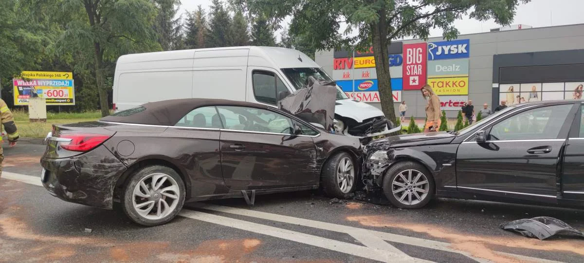 Zderzenie trzech aut ul. Powstańców Wlkp. Jarocin