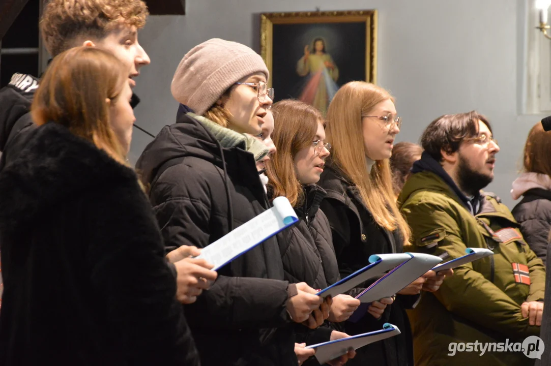 Koncert kolęd w Piaskach. Zespół Fatimes z kolędowym repertuarem wystąpił w kościele parafialnym - Zdjęcie główne