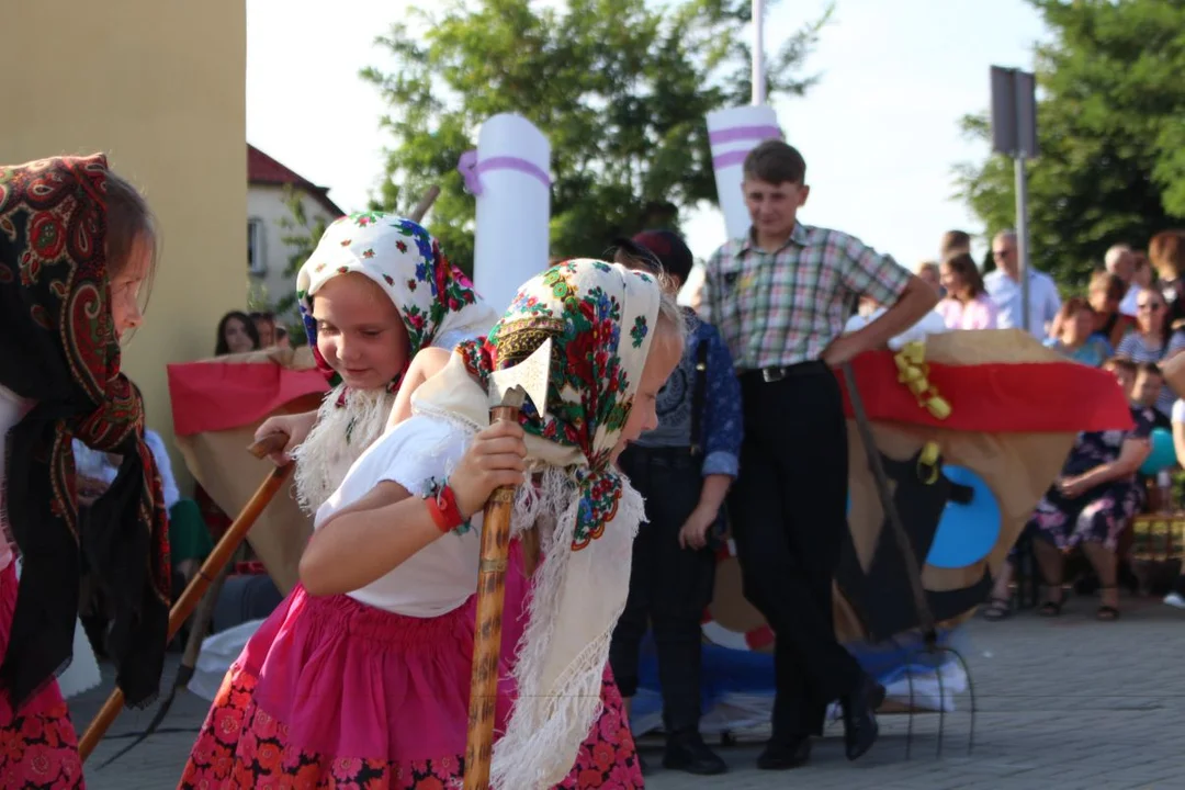 Tłumy na dożynkach wiejskich w Twardowie