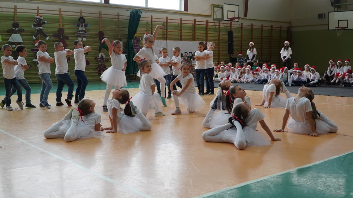 Mikołajkowy Przegląd Zespołów Tanecznych w Cielczy