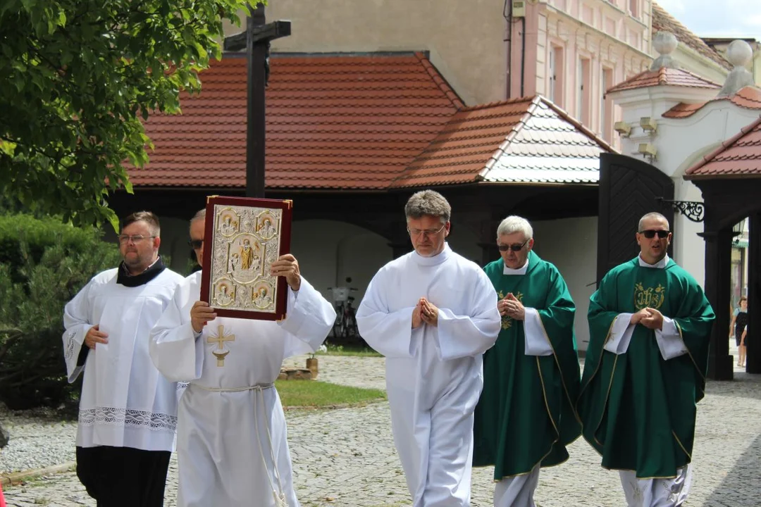 Pożegnanie kapłanów w parafii św. Marcina w Jarocinie [ZDJĘCIA] - Zdjęcie główne