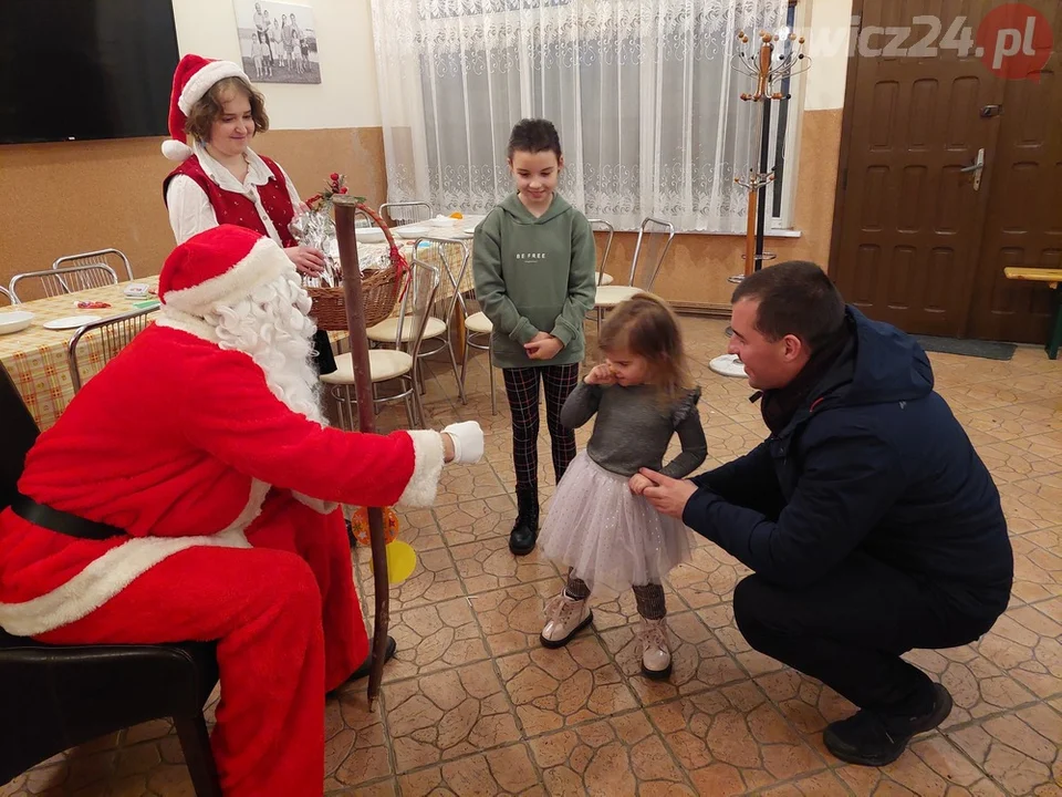 Mikołaj spotkał się z dziećmi i biesiada seniorów w Łaszczynie