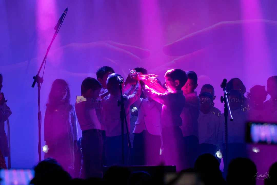 „Noworoczne postanowienia bohaterów literackich”. Charytatywny koncert dla Michała Grobelnego - Zdjęcie główne