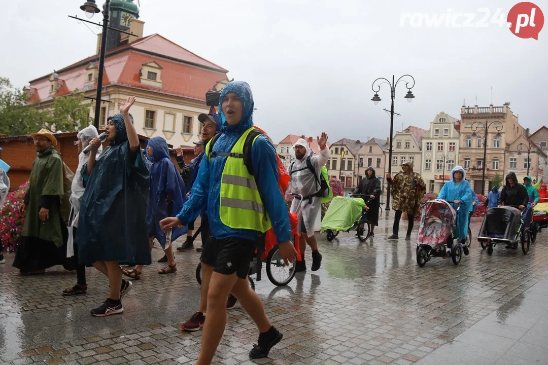 Pielgrzymi na ulicach Rawicza