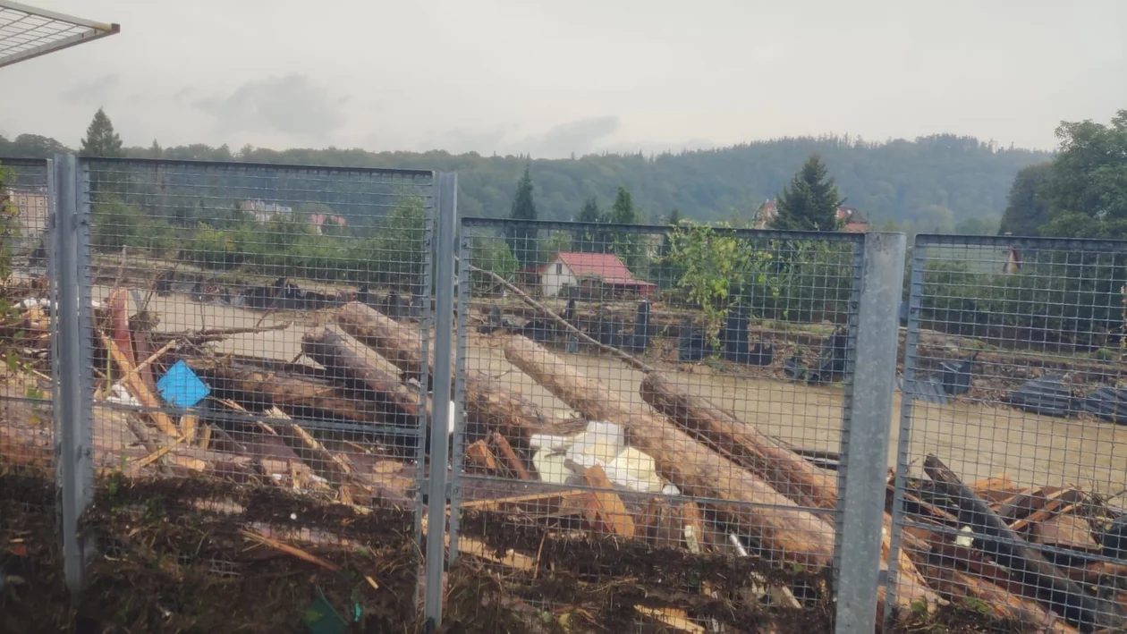 Jarocińscy strażacy w drodze do Lądka Zdroju pokonali trudną i niebezpieczną trasę