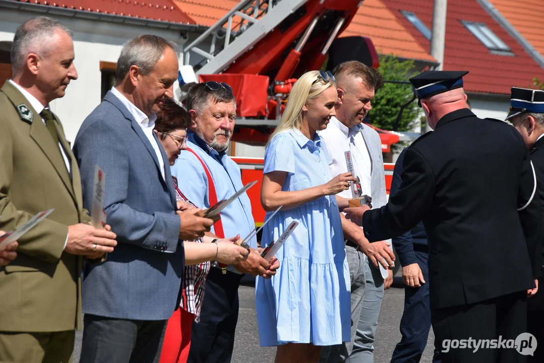 Przekazanie wozu strażackiego dla jednostki OSP w Pogorzeli