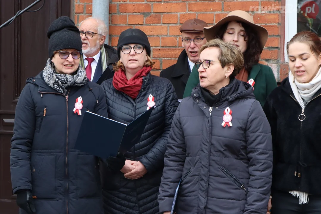 Miejska Górka. Odsłonięcie tablicy pamiątkowej na budynku WTZ