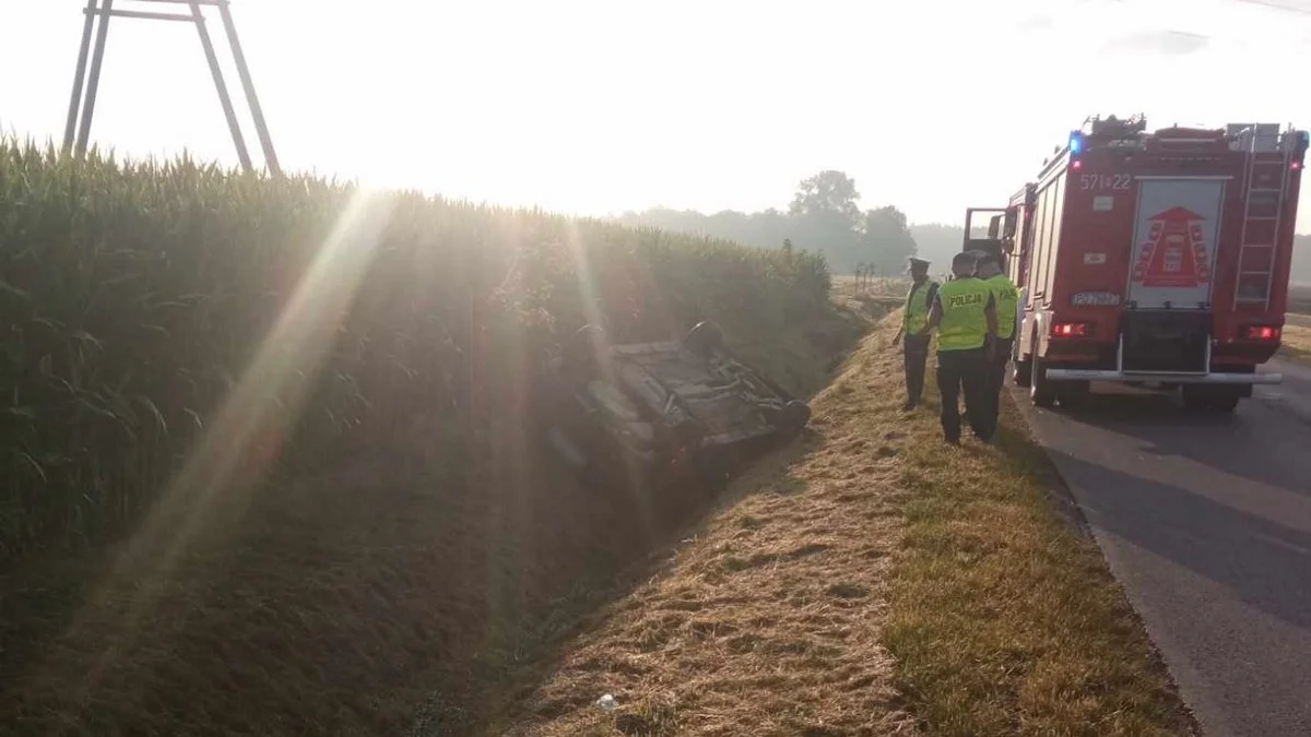 Dachowanie pod Szymanowem. Jedna osoba trafiła do szpitala [AKTUALIZACJA] - Zdjęcie główne