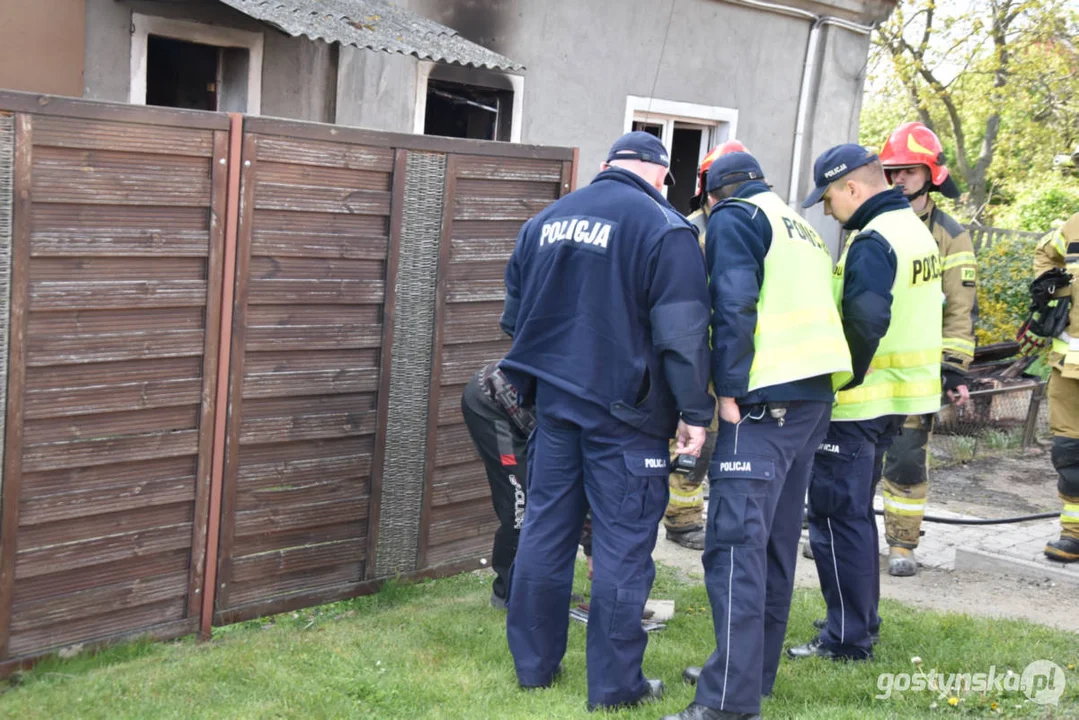 Groźny pożar w Łęce Wielkiej. Mieszkanie spłonęło doszczętnie