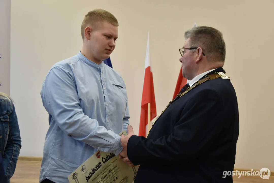 ZSZ w Gostyniu - gala wręczenia świadectw czeladniczych  najlepszym uczniom zawodu