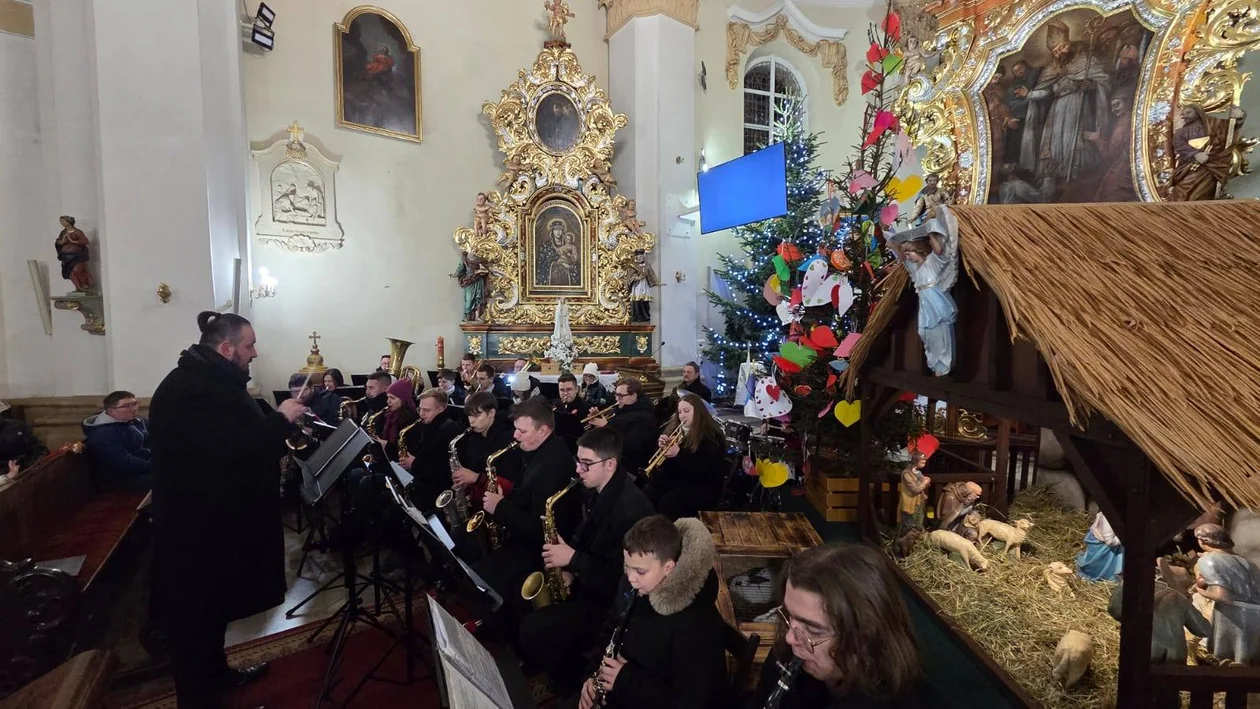 Muzyka, która rozgrzała serca – koncert kolęd i pastorałek w Żerkowie [ZOBACZ ZDJĘCIA]