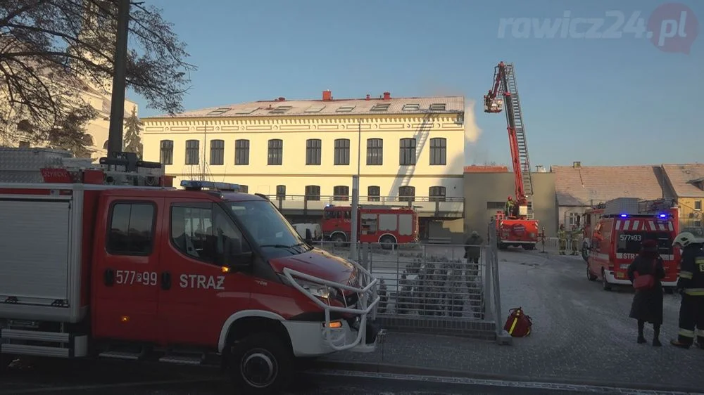 Ćwiczenia strażaków w rawickiej multibibliotece