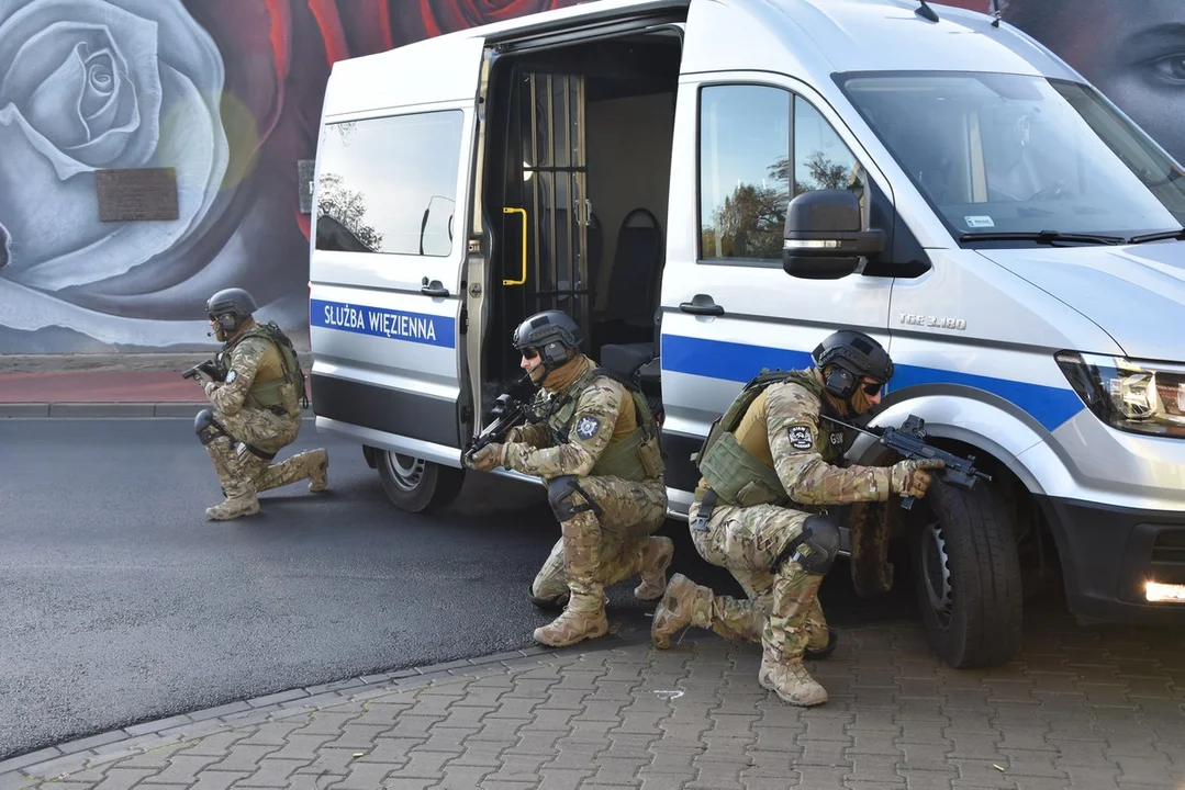 Wyciek substancji chemicznej, bunt więźniów i napad na konwój (FOTO) - Zdjęcie główne