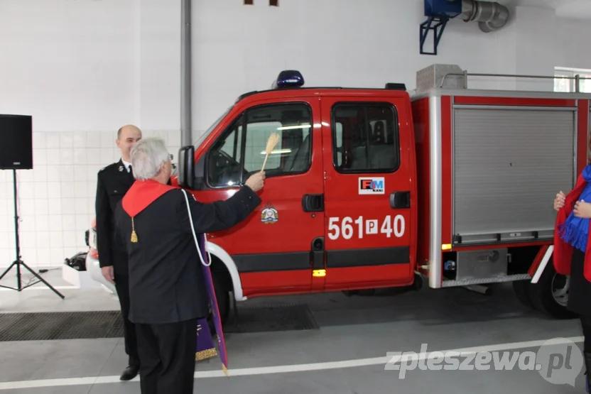 Strażacy z powiatu pleszewskiego odebrali nowe auta i świadczenia