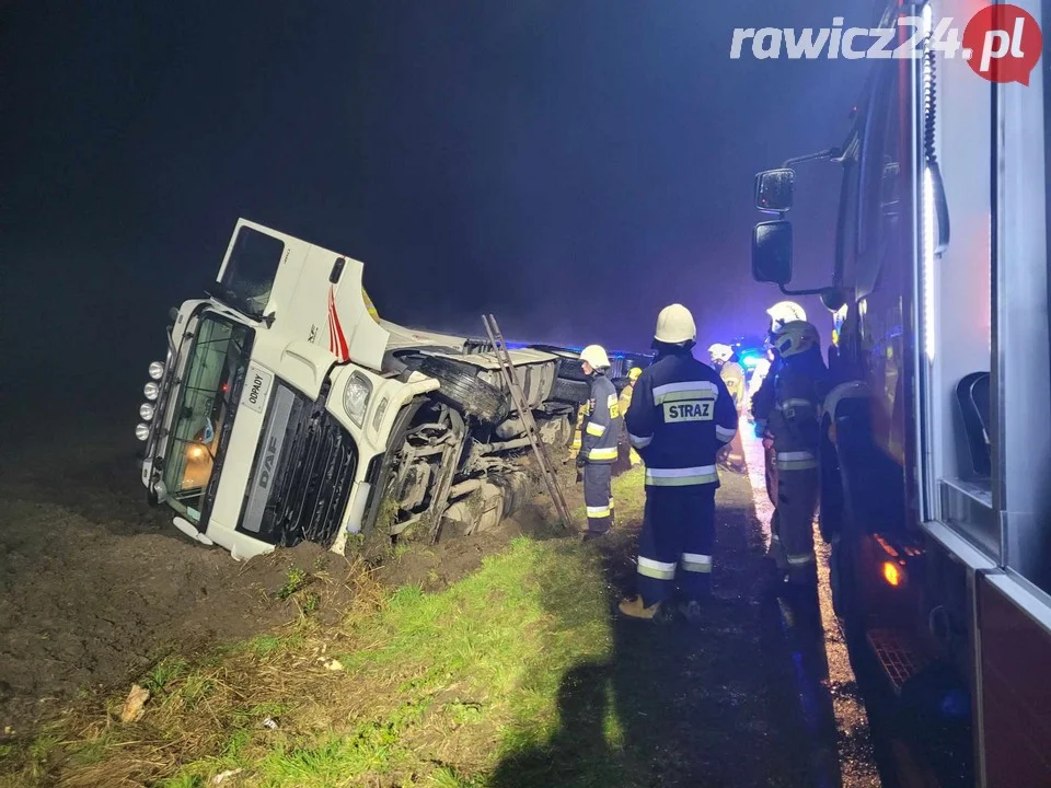 Kierowca ciężarówki był pijany. "Wydmuchał" ponad trzy promile alkoholu [ZDJĘCIA, FILM] - Zdjęcie główne