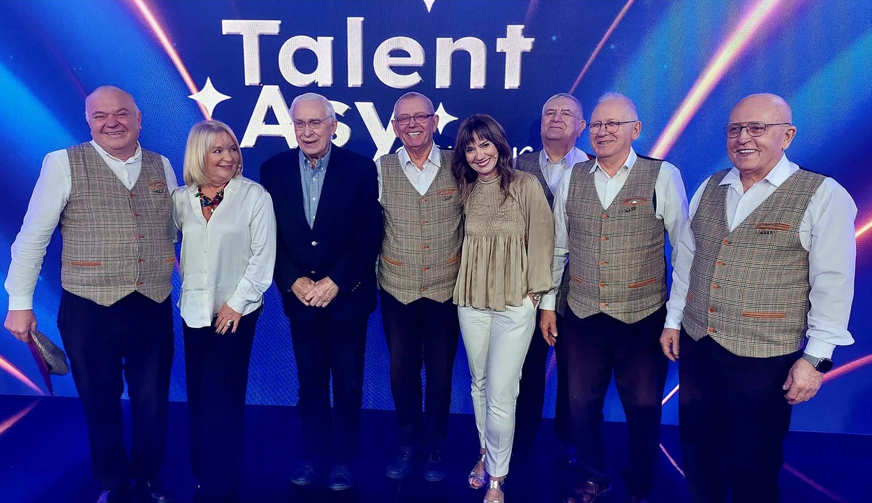 Występ Kapeli Podwórkowej "Piaskowianie" i Zespołu Śpiewaczego "Tęcza" z Piasków w programie w TalentAsy Senior