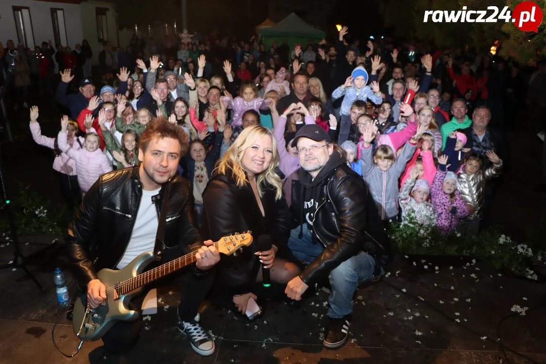 Koncert Gosi Andrzejewicz i spektakl w Sarnowie