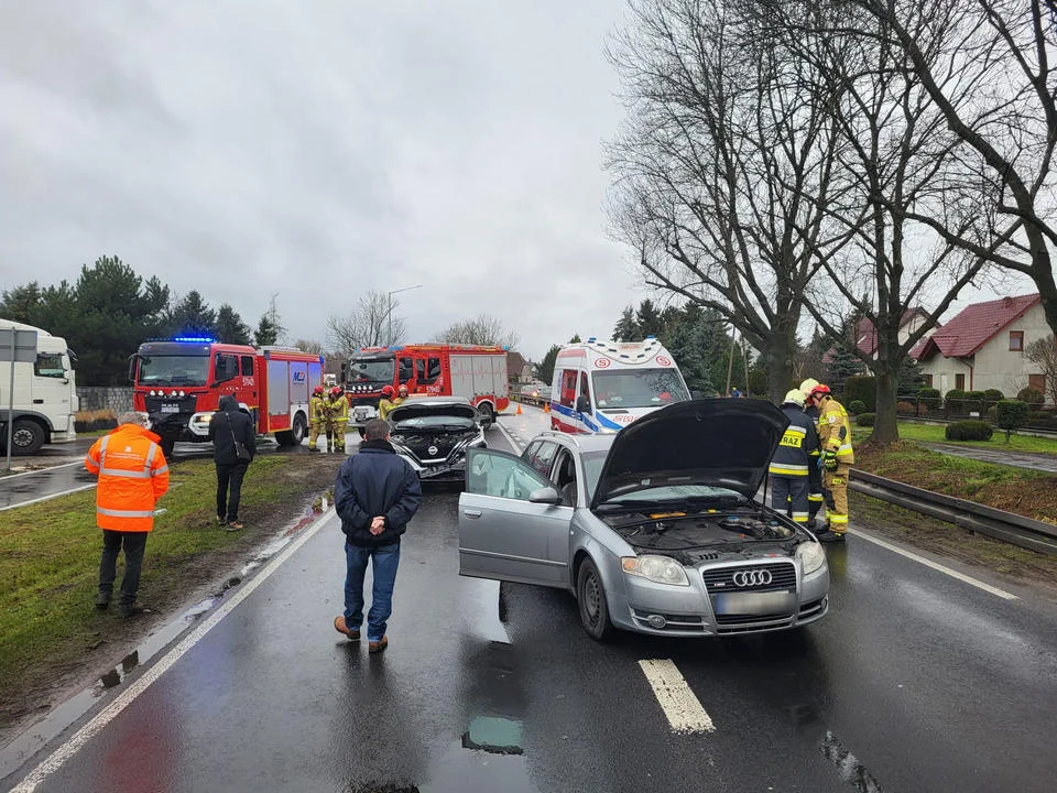 Zderzenie dwóch samochodów na DK36