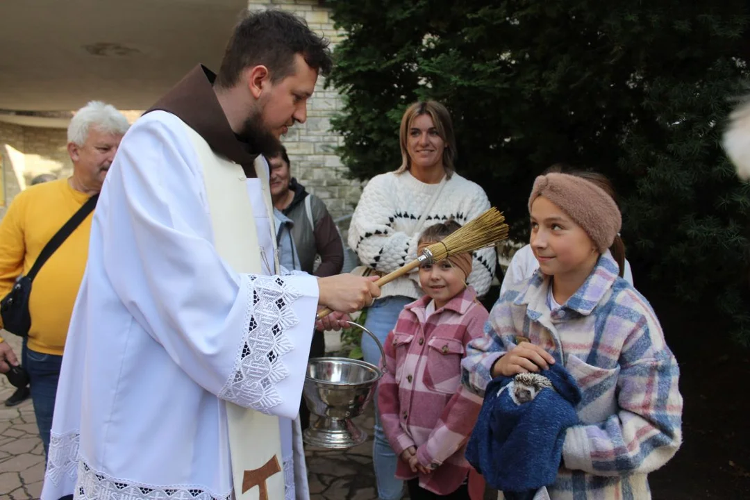 U franciszkanów w Jarocinie z okazji odpustu błogosławiono zwierzęta