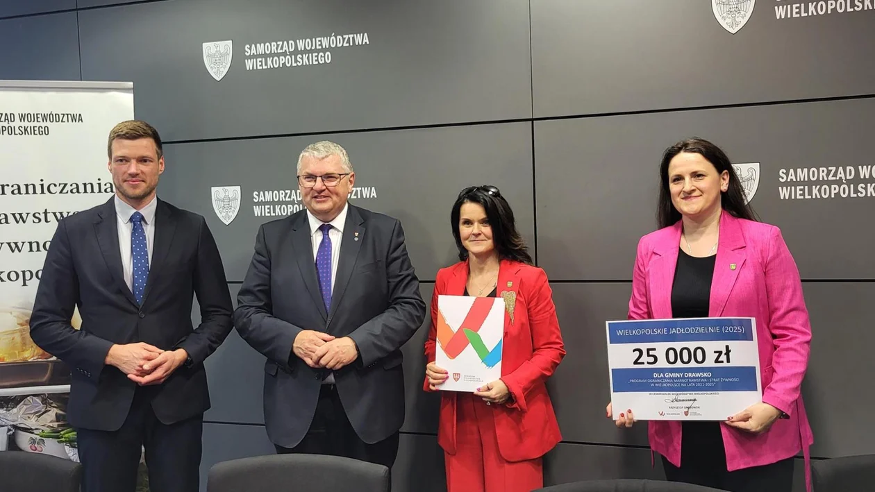 Umowę z włodarzami gmin, gdzie już niedługo powstaną jadłodzielnie podpisał Krzysztof Grabowski, Wicemarszałek Województwa Wielkopolskiego.