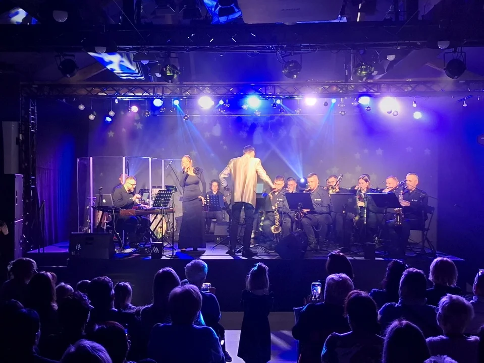 Big Band po Godzinach zagrał świąteczny koncert w Zajezdni Kultury w Pleszewie [ZDJĘCIA] - Zdjęcie główne