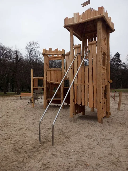 Plac zabaw w parku Radolińskich w Jarocinie
