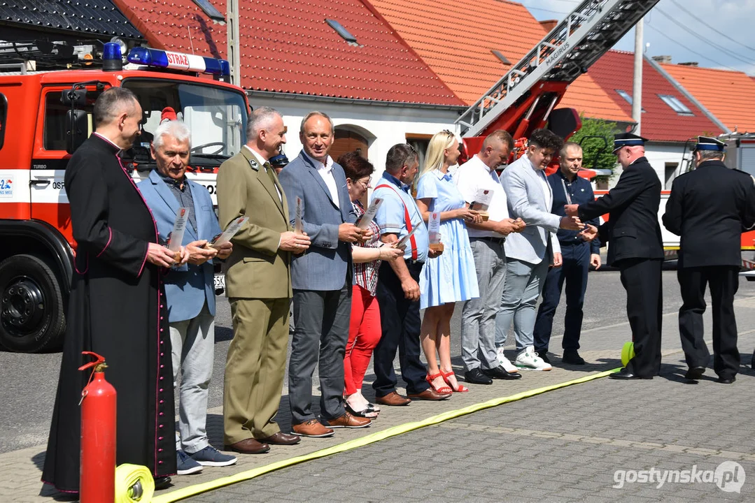 Przekazanie wozu strażackiego dla jednostki OSP w Pogorzeli