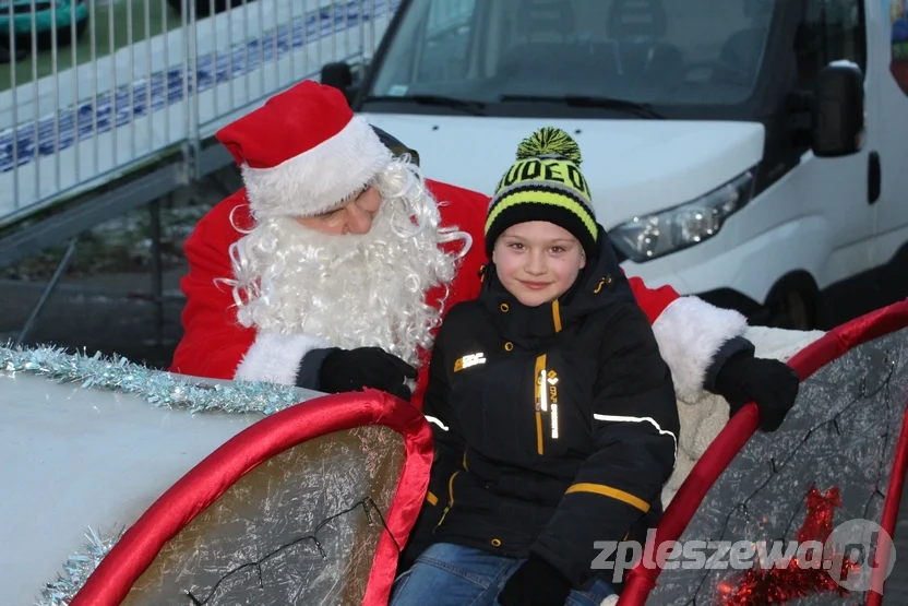 Dzieci z sołectwa Dobrzyca-Nowy Świat odwiedził dziś Mikołaj [ZDJĘCIA] - Zdjęcie główne