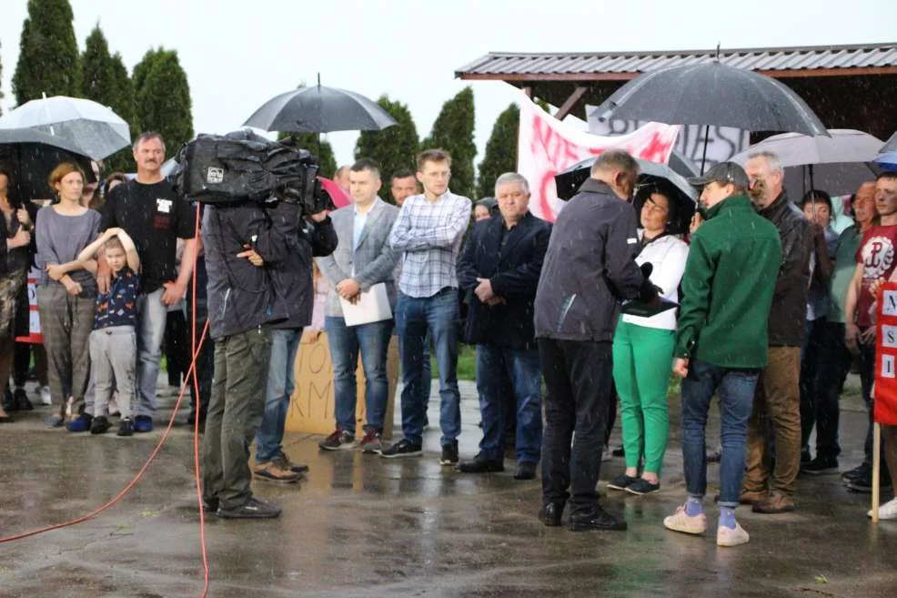 Protest przeciwko budowie ogromnej obowy w Kadziaku