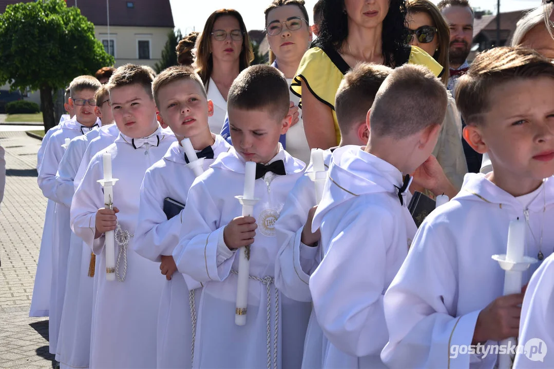 Sakrament I Komunii Świętej w parafii w Pogorzeli