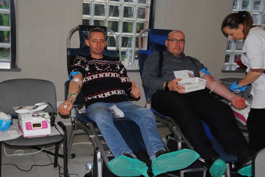 Blisko 200 osób stawiło się, aby podzielić się życiodajnym płynem. To była 103. akcja zorganizowana przez Pleszewski Klub Krwiodawców - Zdjęcie główne