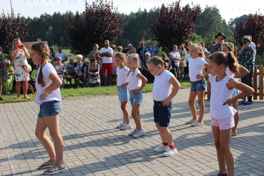 Tłumy na dożynkach wiejskich w Twardowie