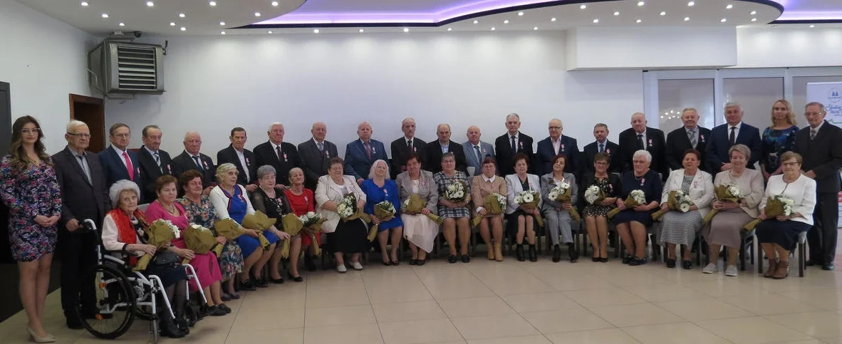 Jubileusze małżeńskie w Miejskiej Górce. "Niech szczęście zawsze wam służy w miłości i życiowej podróży" - Zdjęcie główne