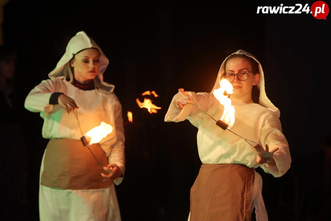 Koncert Gosi Andrzejewicz i spektakl w Sarnowie