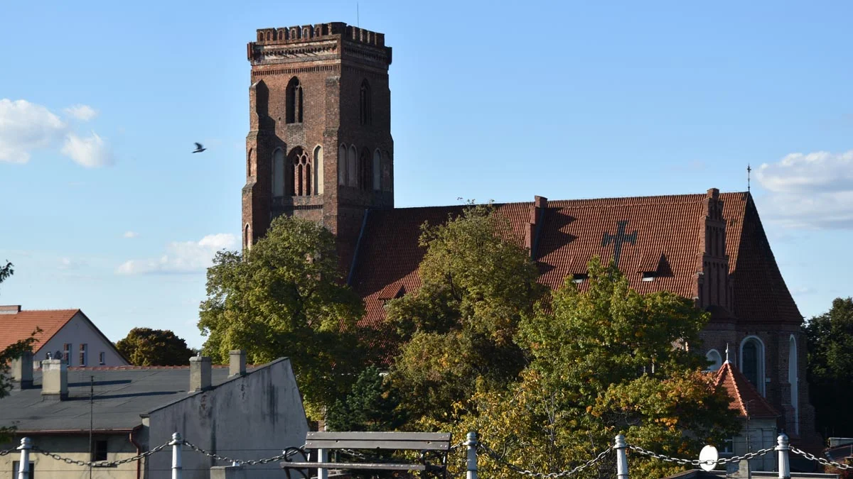 Muzeum i taras widokowy na wieży gostyńskiej fary? To możliwe. Pilnie potrzebny jest remont, bo z góry spadają cegły - Zdjęcie główne