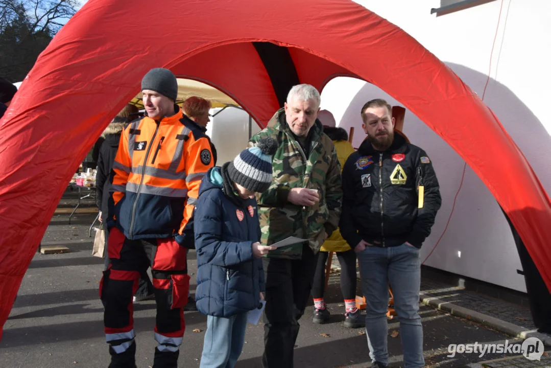 32. Finał WOŚP Gostyń - światełka do nieba w sobotę wypuścili Nieprzemakalni Gostyń