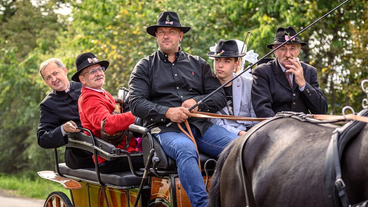 Wesele biskupiańskie Michała i Marty Chudych w Sikorzynie