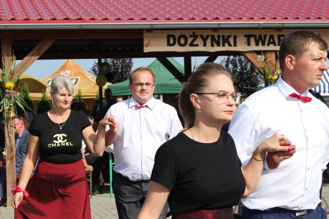 Tłumy na dożynkach wiejskich w Twardowie