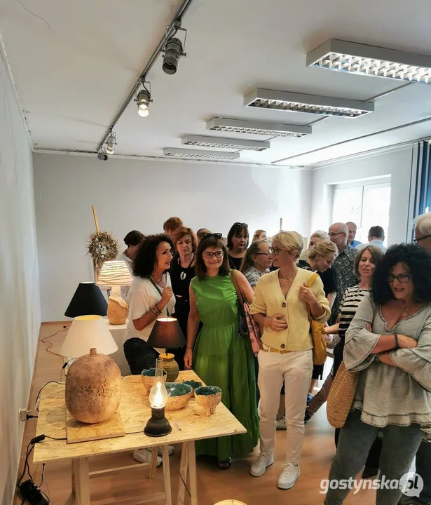 Wernisaż wystawy ceramiki artystycznej w Gostyniu