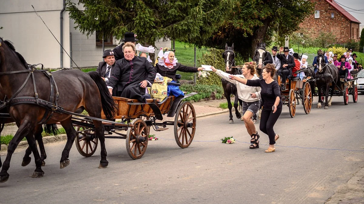 Wesele biskupiańskie Michała i Marty Chudych w Sikorzynie