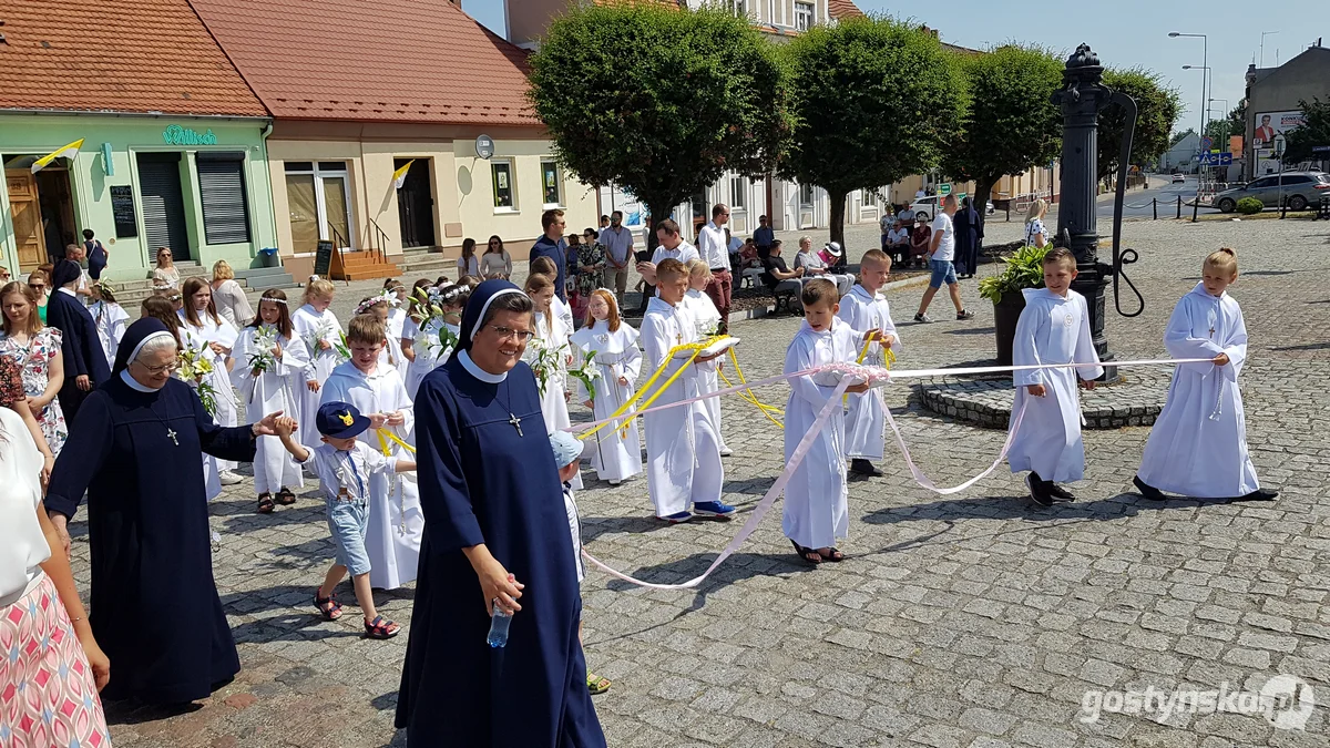 Gostyń - Boże Ciało 2023 - procesja ulicami miasta