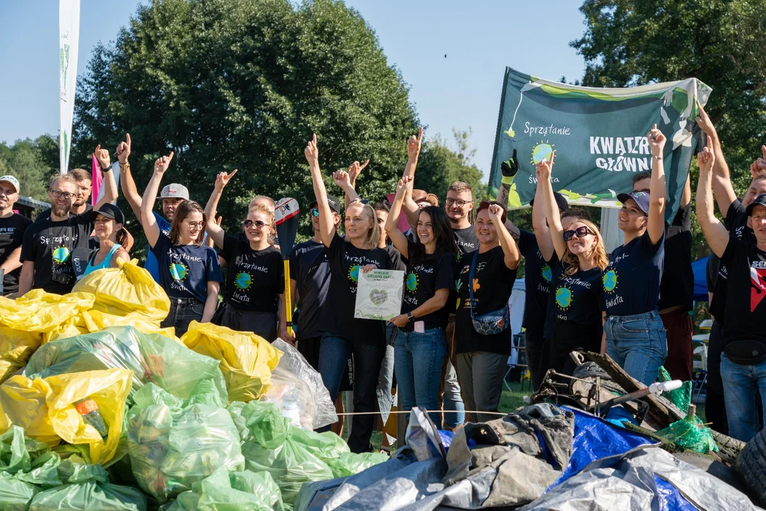 Mieszkańcy Poznania zebrali 11 ton śmieci. Sprzątało 20 tysięcy ludzi - Zdjęcie główne