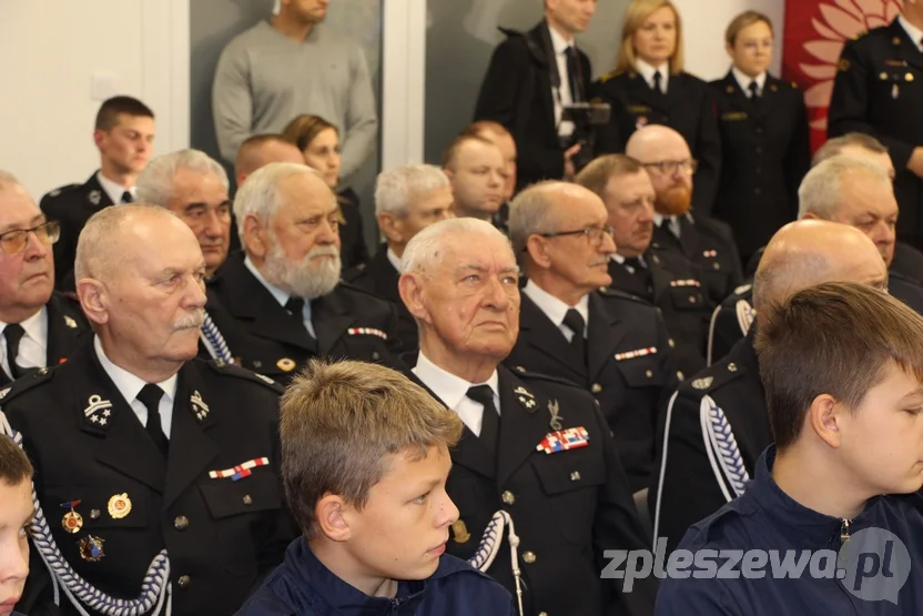 Wręczenie świadczeń ratowniczych i promes dla młodzieżowych drużyn pożarniczych z powiatu pleszewskiego