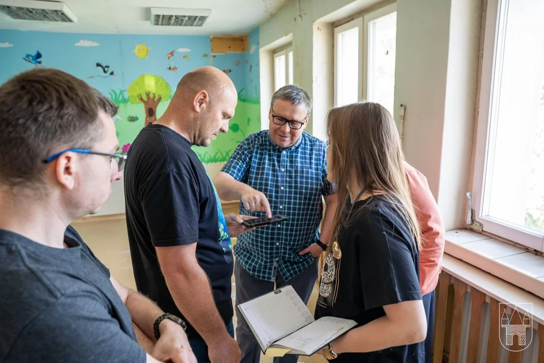 W gminie Jarocin planowane są kolejne mieszkania wspomagane i czenszowe. Przewidywane lokalizacje ogładali przedstawiciele gminy, CUS-u i JTBS-u.
