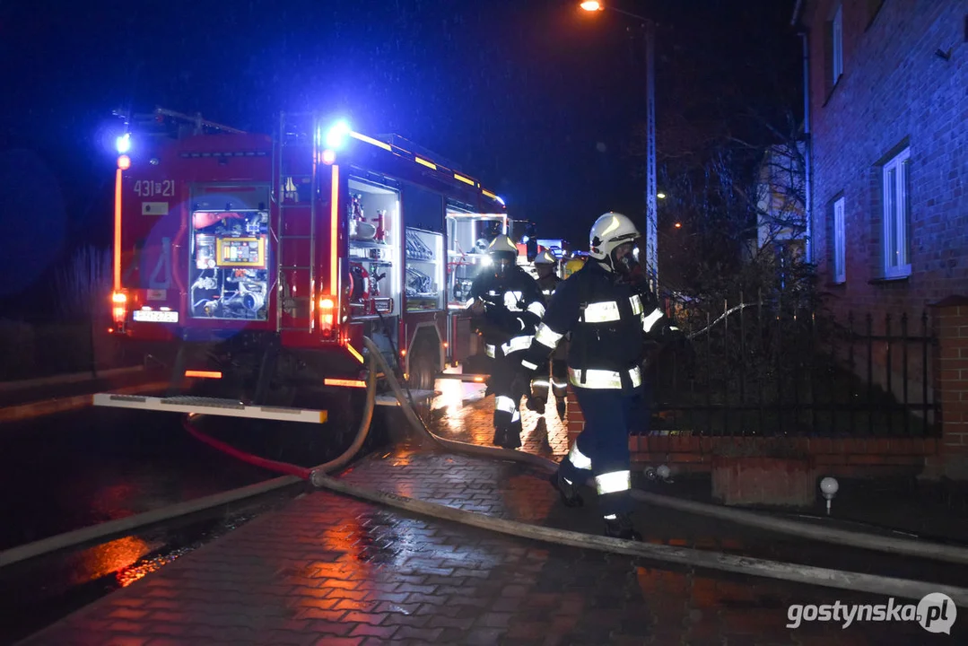 Nocny pożar w garażu w Czajkowie (gm. Gostyń)