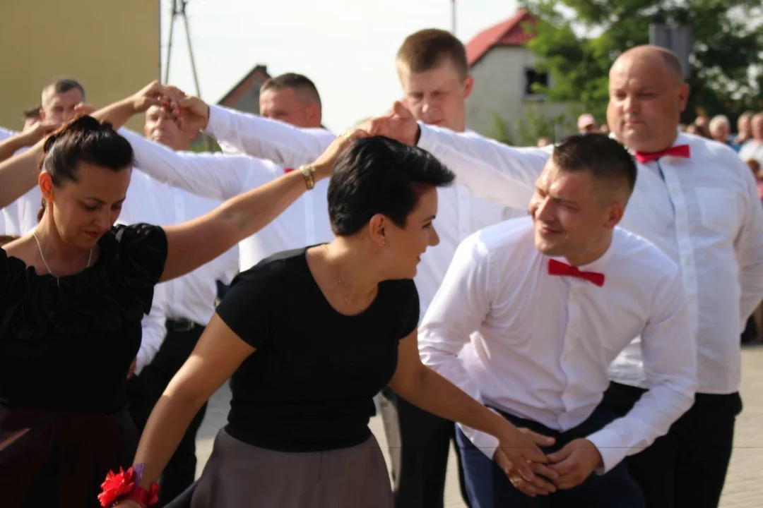 Tłumy na dożynkach wiejskich w Twardowie