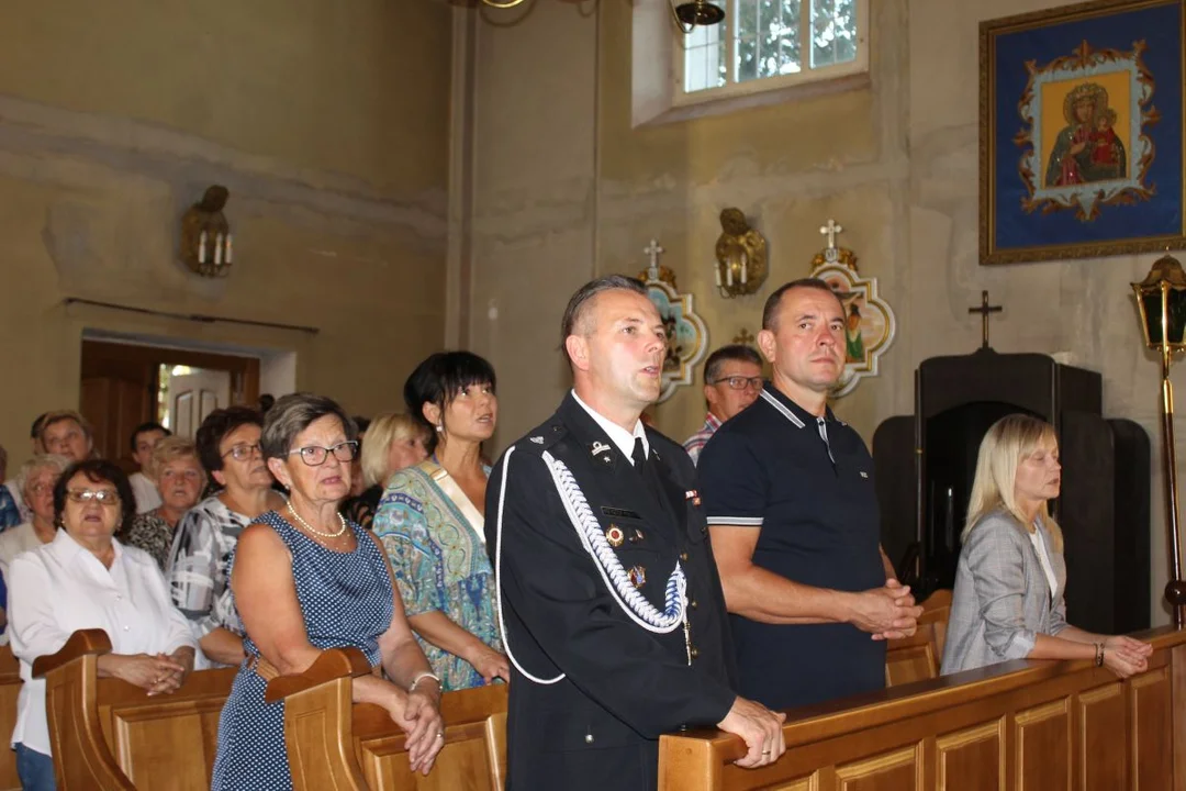 Uroczystość Matki Bożej Cieleckiej w parafii św. Małgorzaty w Cielczy z zawierzeniem KGW z gminy Jarocin